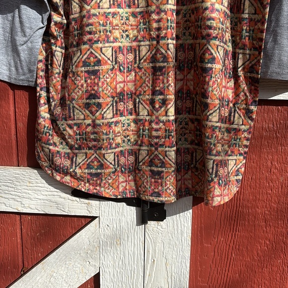 LuLaRoe Randy Baseball Style Tee Gray 3/4 Sleeves Orange Geometric Design 3XL - Picture 5 of 15